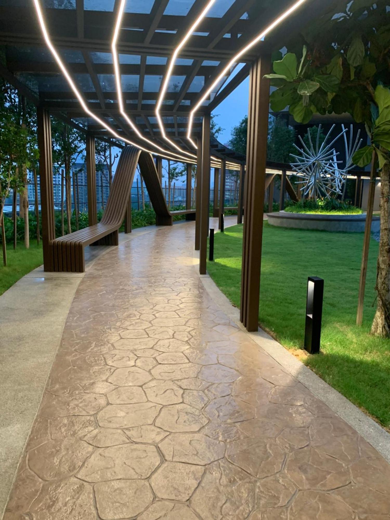 Axon By Leo Aparthotel